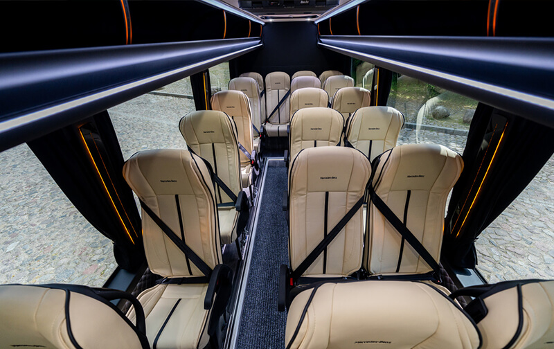 Fahrgastraum eines Sprinter-Kleinbusses