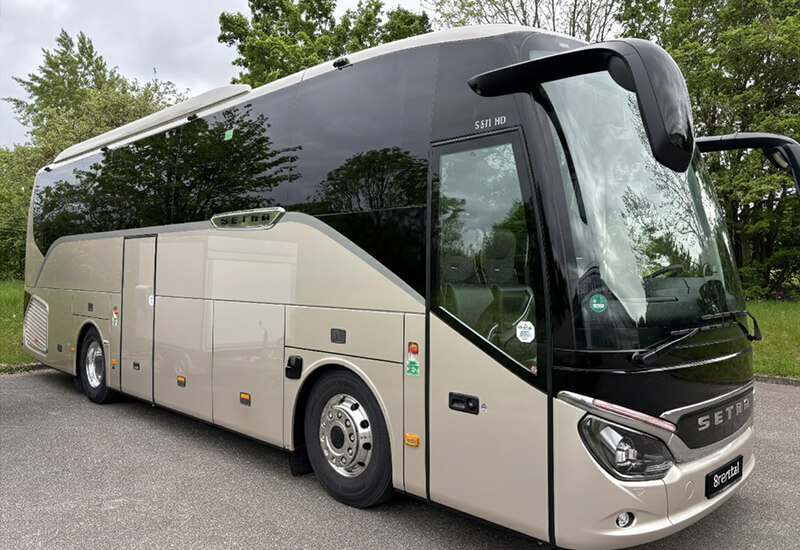 Setra-Bus mit 35 Sitzen, Seitenansicht