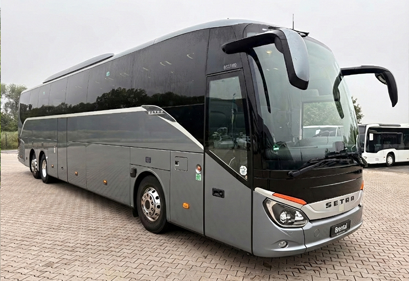 Setra-Reisebus mit großer Sitzzahl, Außenansicht