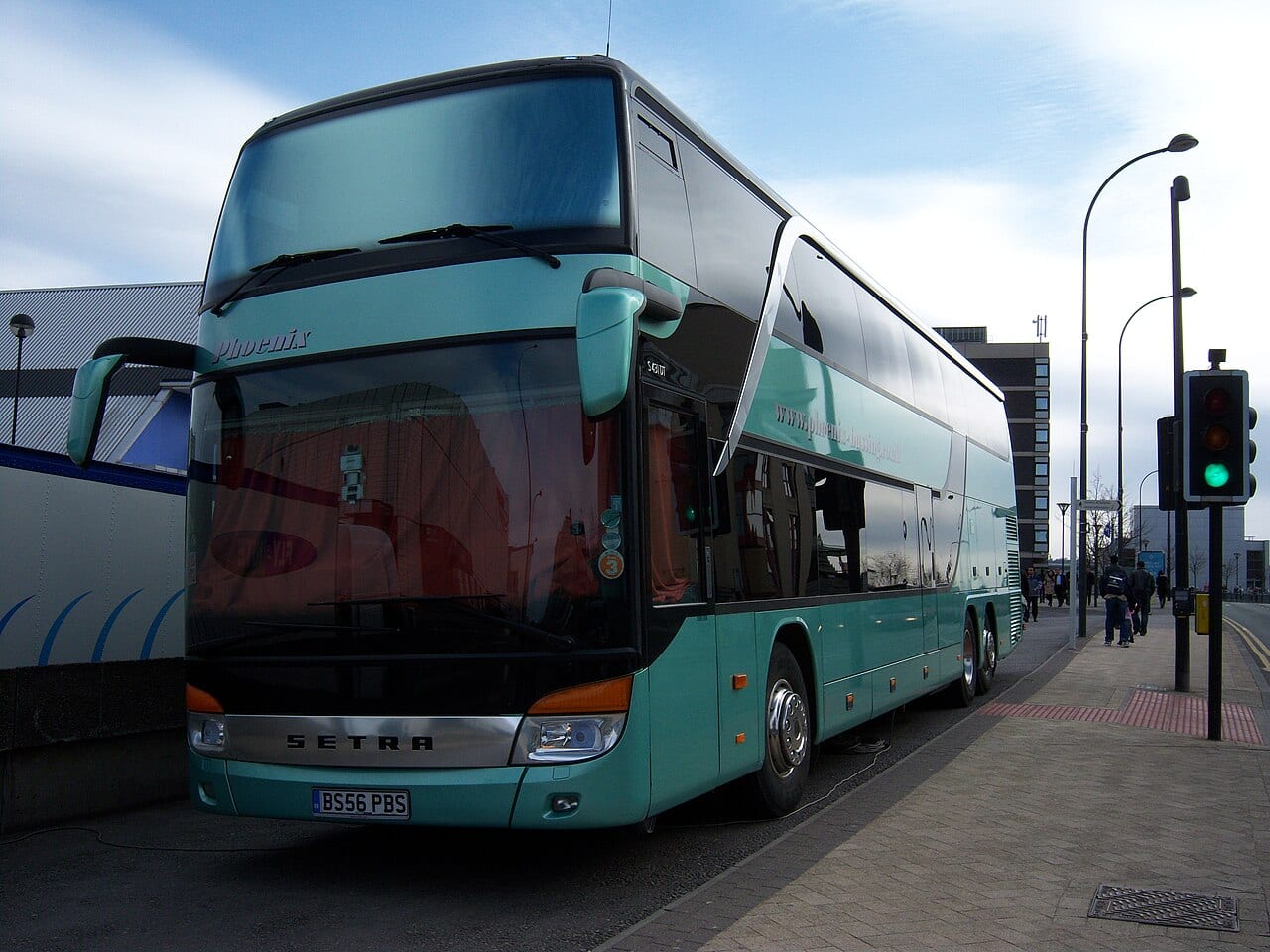 Reisebus, zum Einsteigen abgestellt